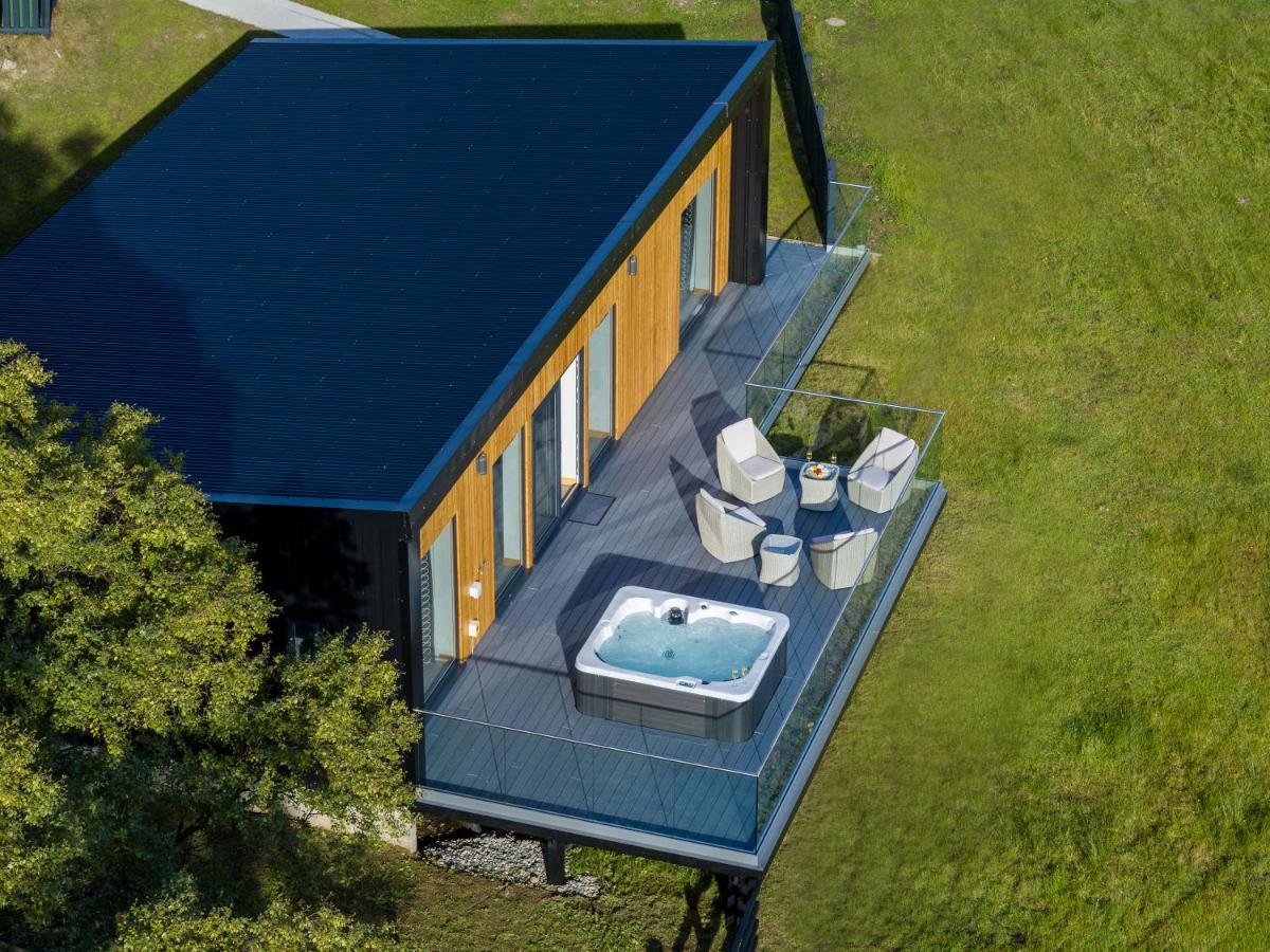 Birches Lodge With Hot Tub Dundonnell ภายนอก รูปภาพ