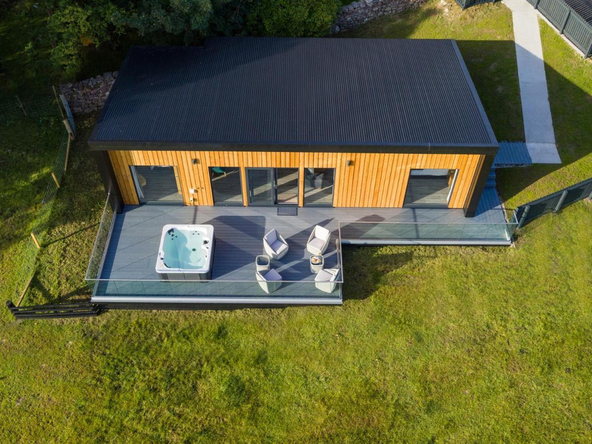 Birches Lodge With Hot Tub Dundonnell ภายนอก รูปภาพ