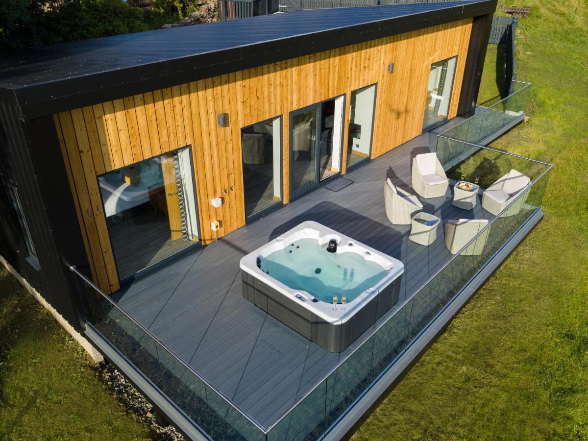 Birches Lodge With Hot Tub Dundonnell ภายนอก รูปภาพ