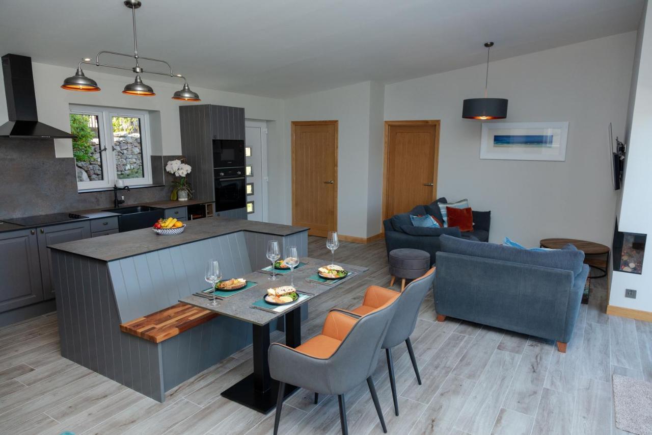 Birches Lodge With Hot Tub Dundonnell ภายนอก รูปภาพ
